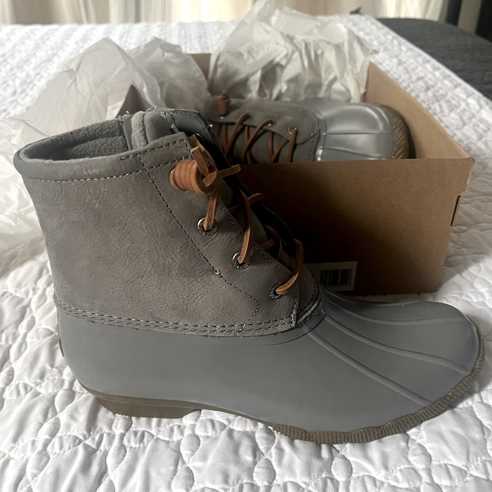 Sperry New waterproof boot. Size 8